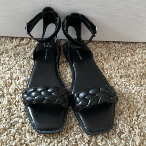 ✨Time and Tru sandals - Picture 1 of 5